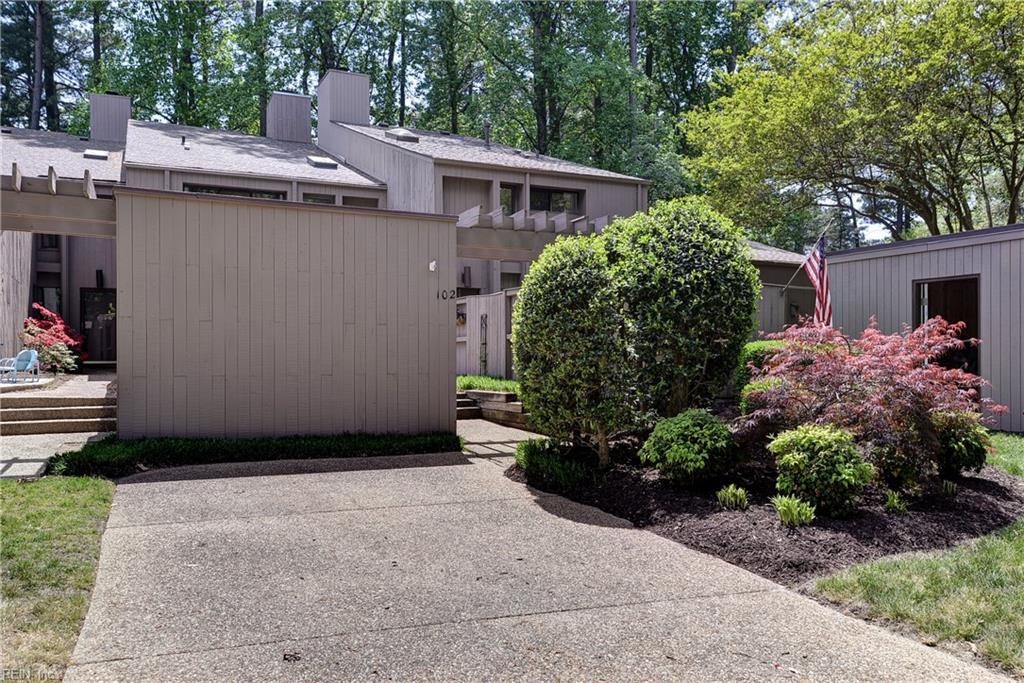 102 Harrops Glen Williamsburg VA 23185