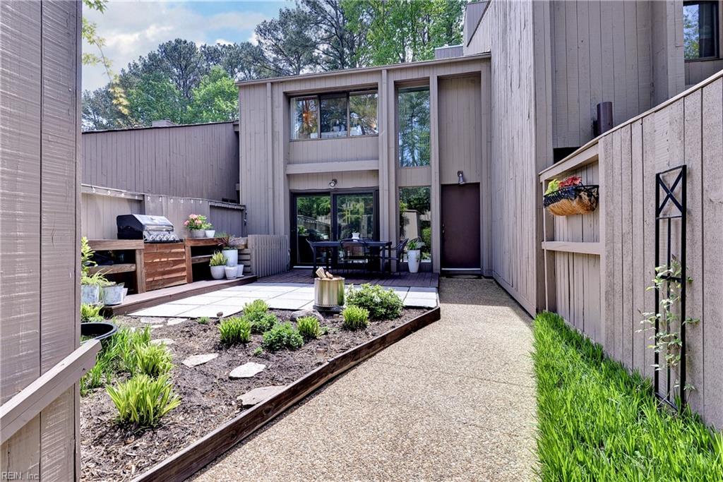 102 Harrops Glen Williamsburg VA 23185