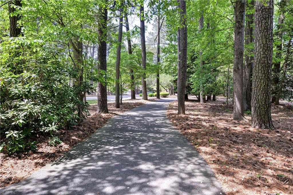 102 Harrops Glen Williamsburg VA 23185