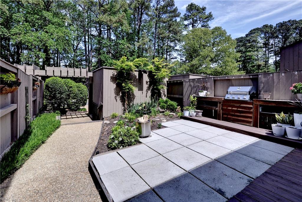 102 Harrops Glen Williamsburg VA 23185