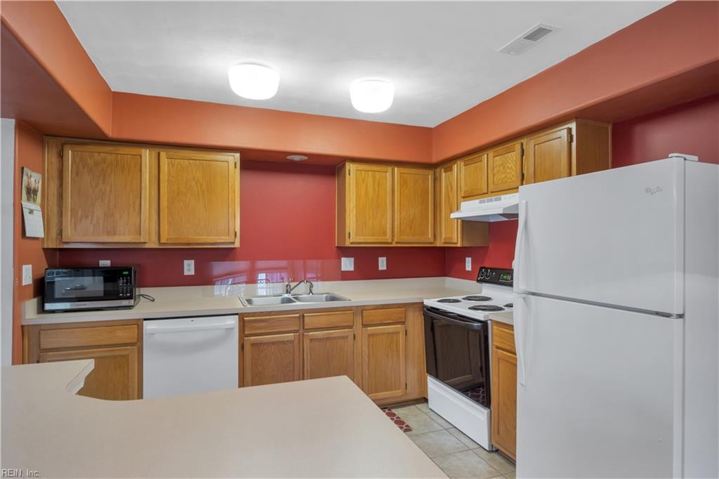 135 White Cedar Lane Yorktown VA 23693