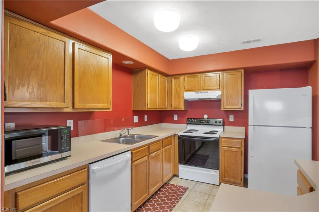 135 White Cedar Lane Yorktown VA 23693