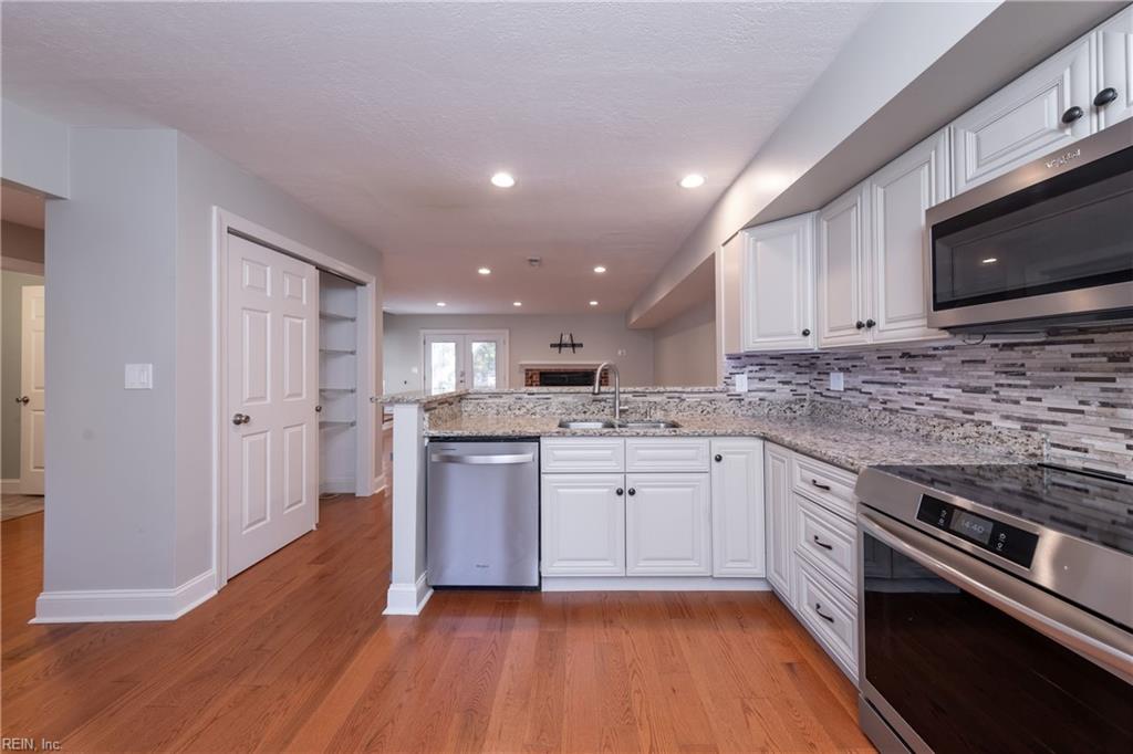 5302 Sloane Square Williamsburg VA 23188