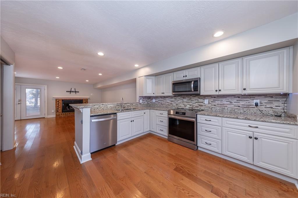 5302 Sloane Square Williamsburg VA 23188