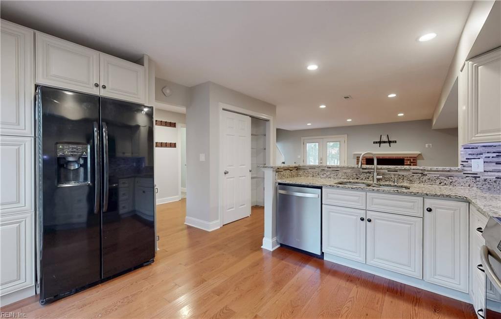 5302 Sloane Square Williamsburg VA 23188