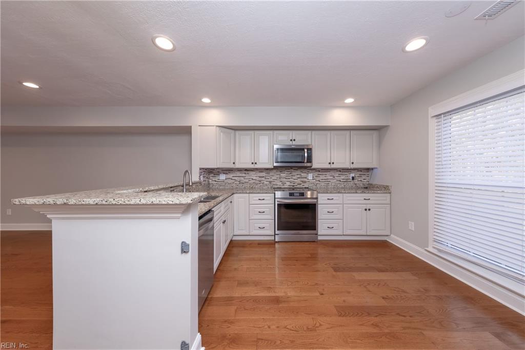 5302 Sloane Square Williamsburg VA 23188