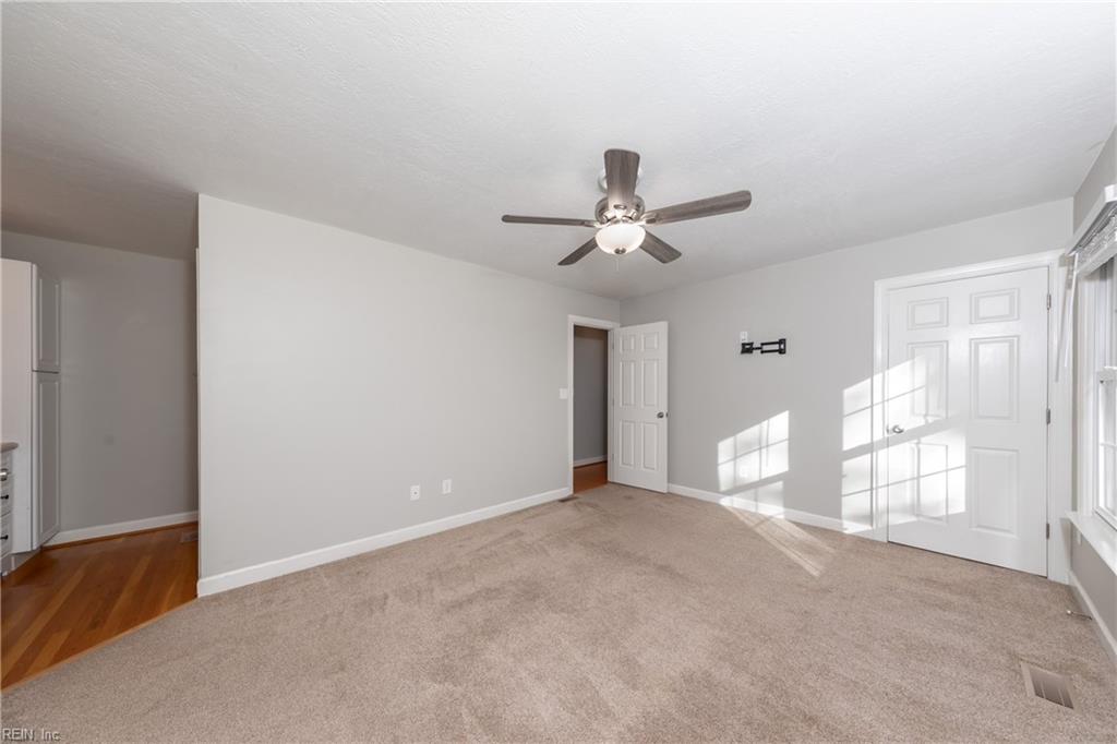 5302 Sloane Square Williamsburg VA 23188