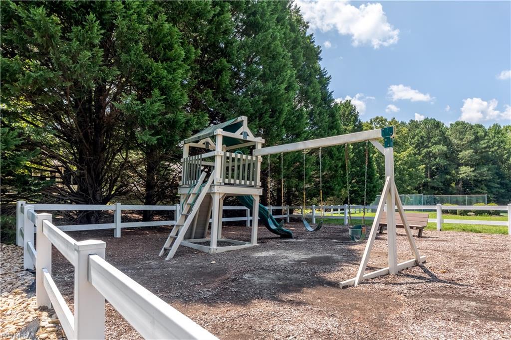 5302 Sloane Square Williamsburg VA 23188