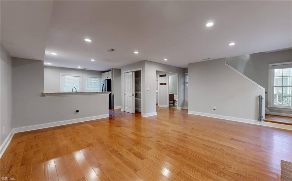 5302 Sloane Square Williamsburg VA 23188