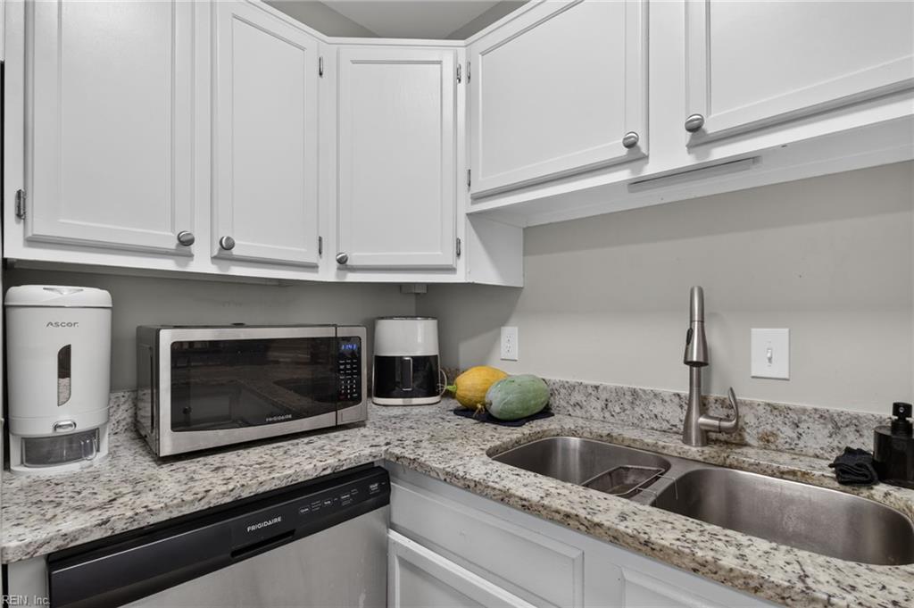 12757 Woodside Lane Newport News VA 23602