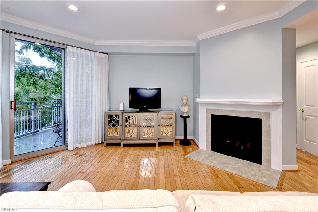2209 William Styron Square S Newport News VA 23606