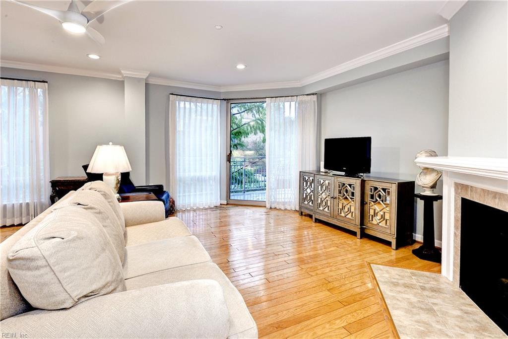 2209 William Styron Square S Newport News VA 23606