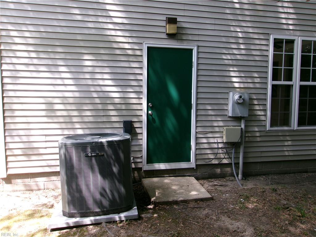 824 Oak Springs Court Newport News VA 23602