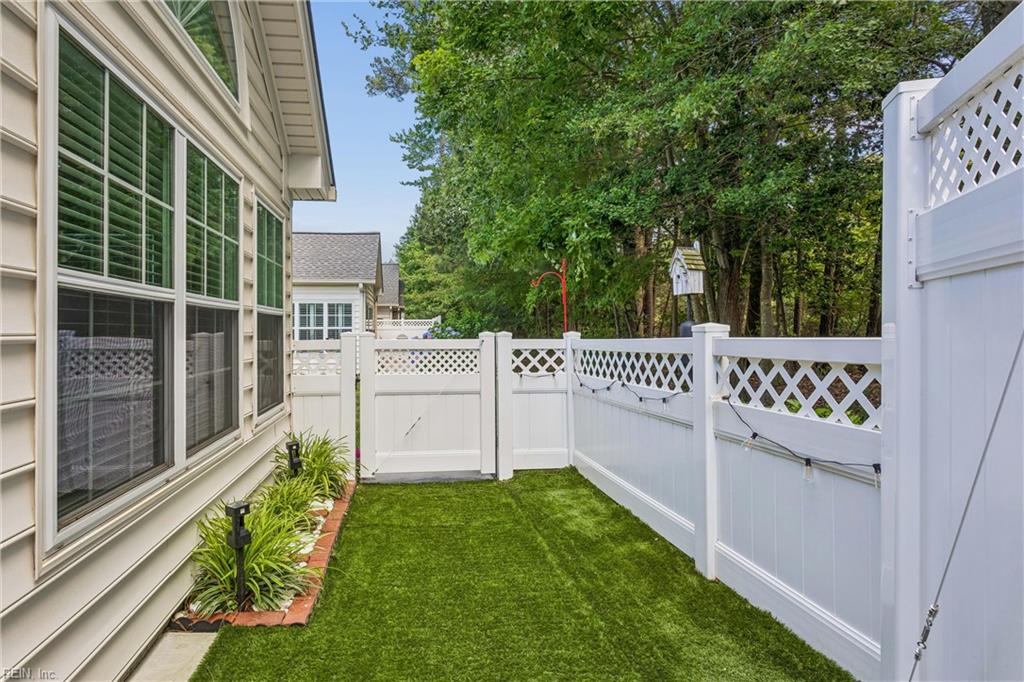 122 Garman Loop Yorktown VA 23690