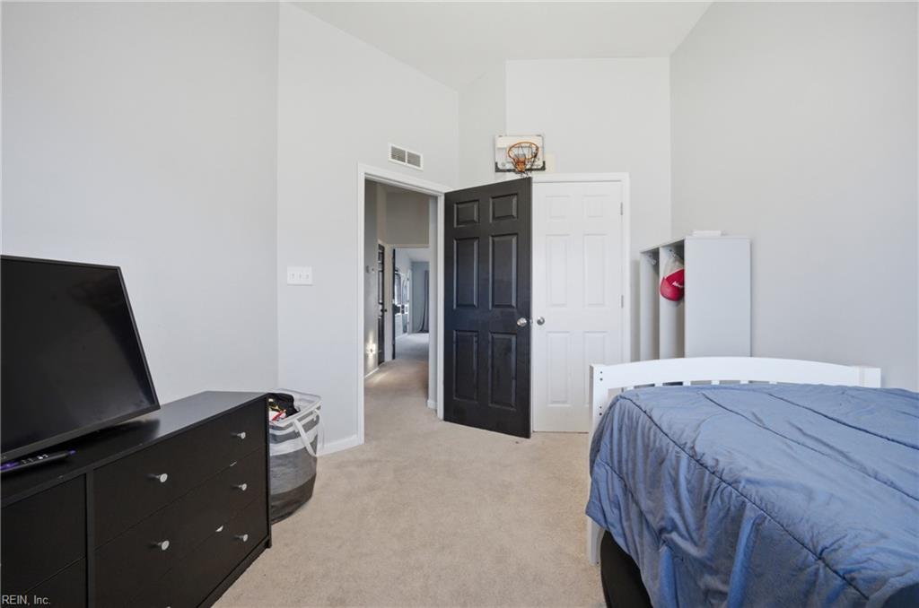 128 Daybeacon Street Yorktown VA 23692