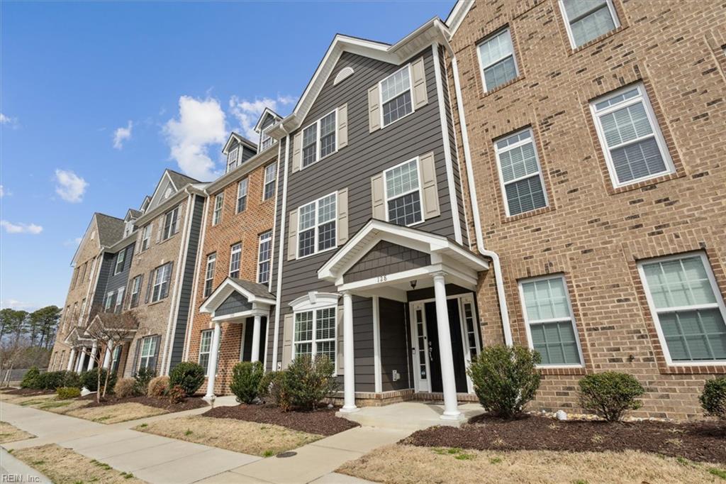 128 Daybeacon Street Yorktown VA 23692