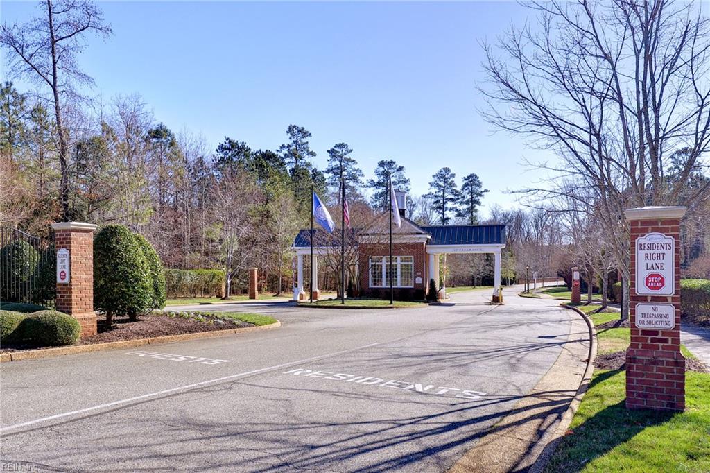 4204 Berry Square Williamsburg VA 23188
