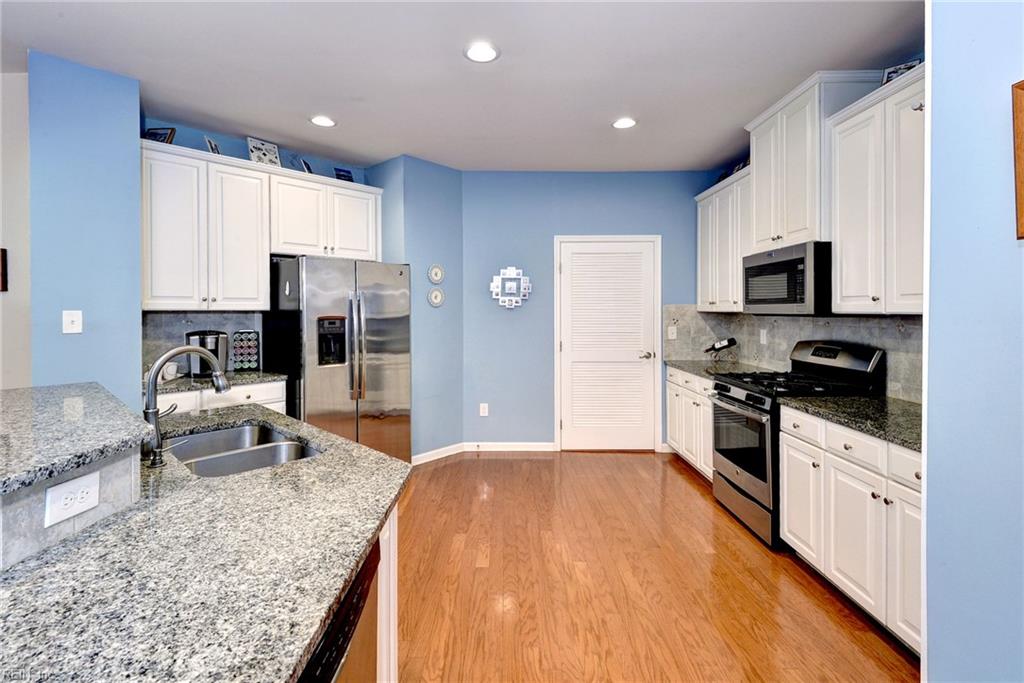 4204 Berry Square Williamsburg VA 23188
