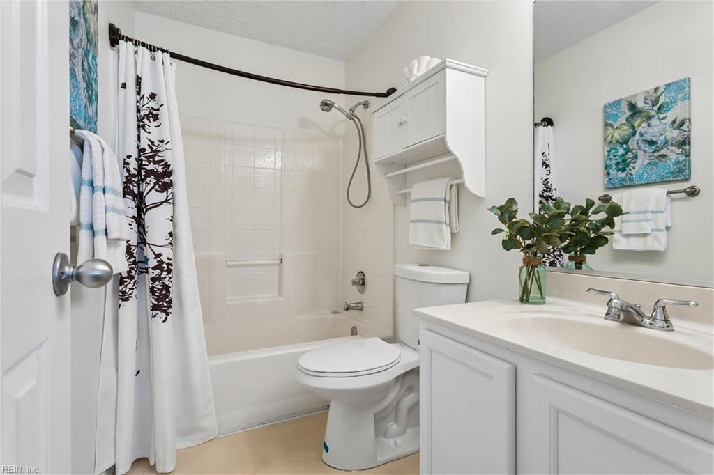 119 Monarch Glade Yorktown VA 23693