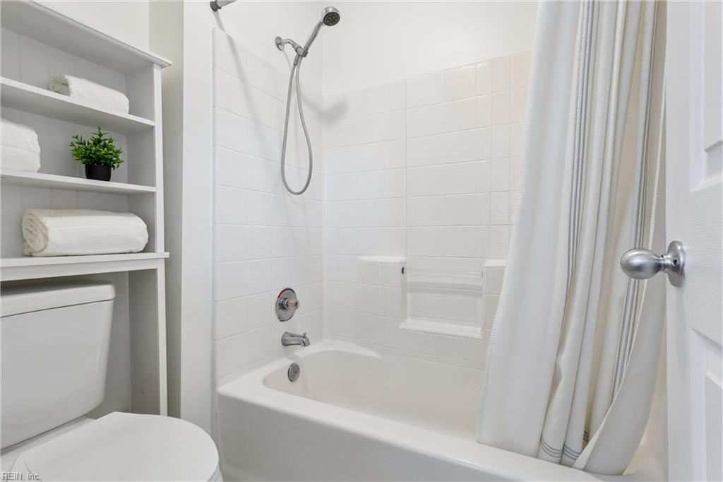 119 Monarch Glade Yorktown VA 23693