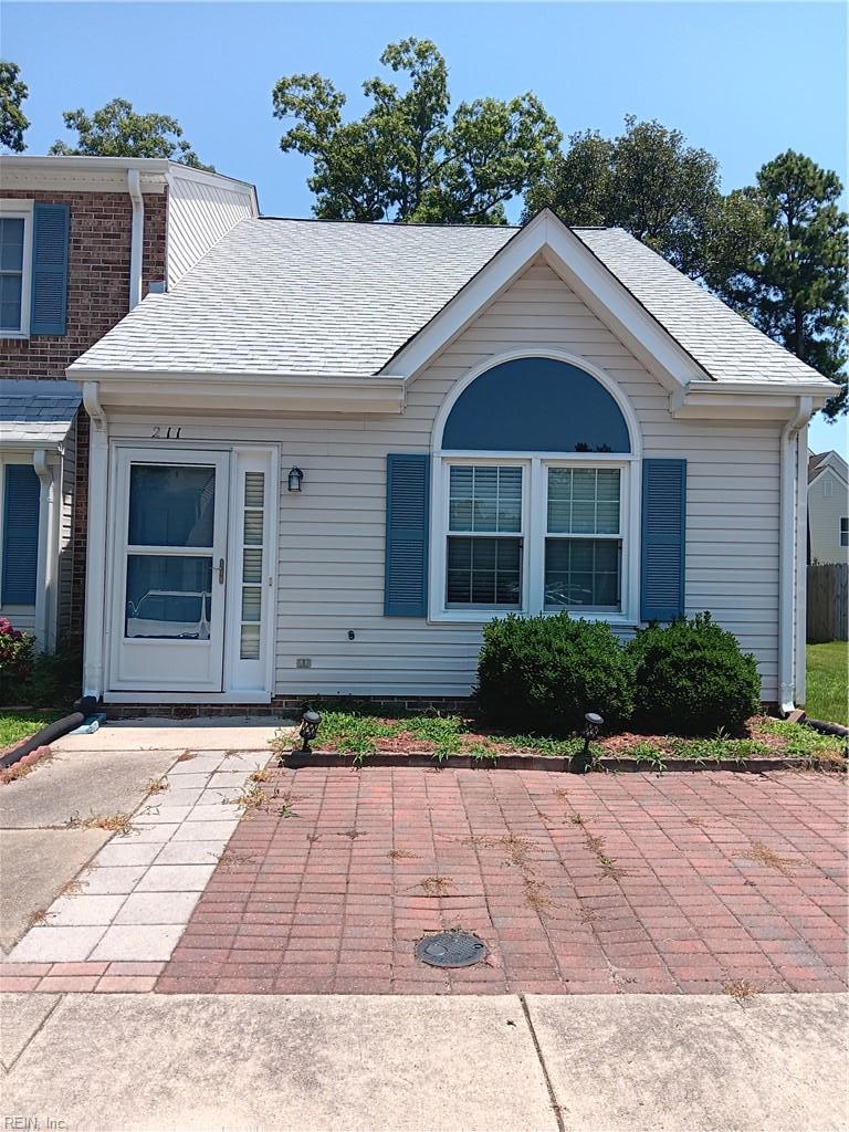 211 Crestwood Court Yorktown VA 23692