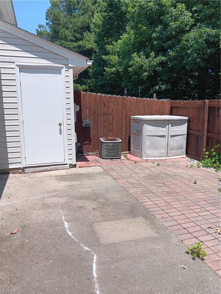 211 Crestwood Court Yorktown VA 23692