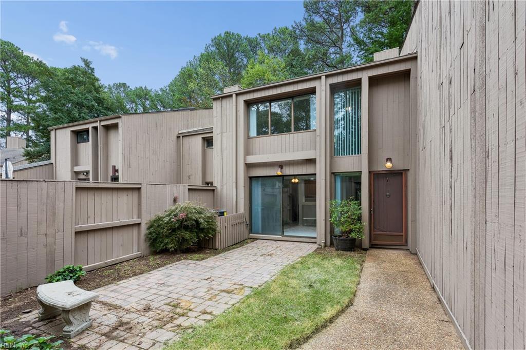 104 Harrops Glen Williamsburg VA 23185