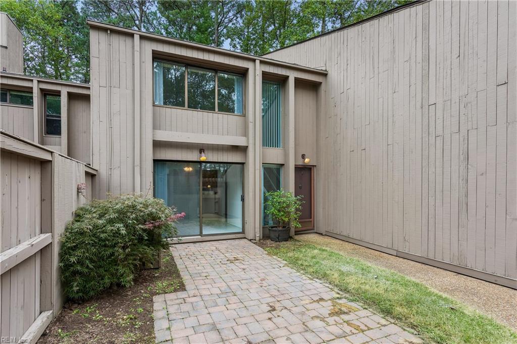 104 Harrops Glen Williamsburg VA 23185