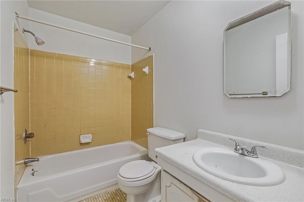 369 Circuit Lane Newport News VA 23608