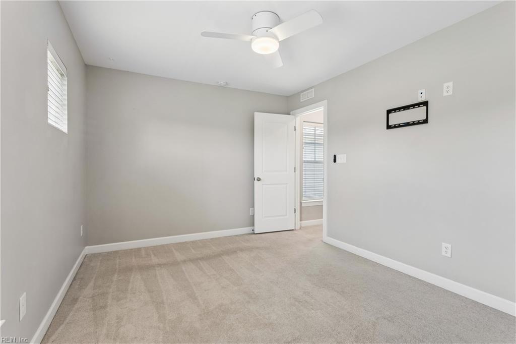 115 Mizzen Quarter Loop Yorktown VA 23693