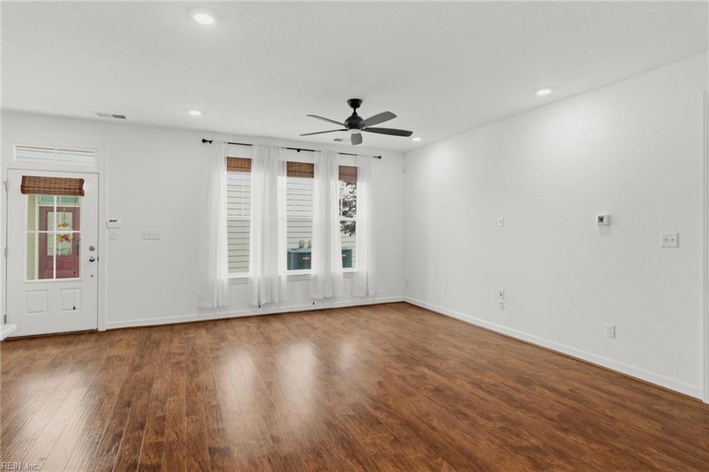 125 Mainsail Loop Yorktown VA 23693