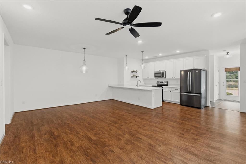 125 Mainsail Loop Yorktown VA 23693