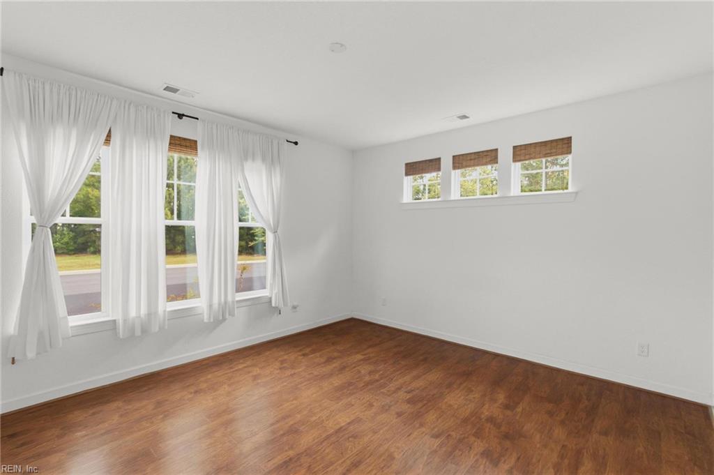 125 Mainsail Loop Yorktown VA 23693