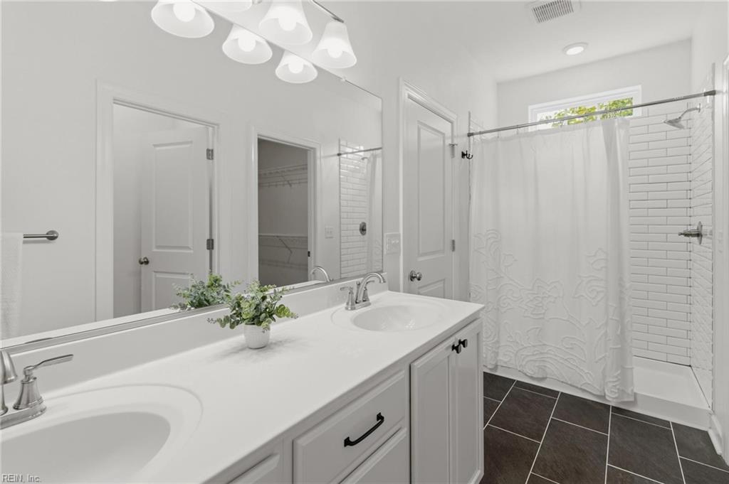 125 Mainsail Loop Yorktown VA 23693