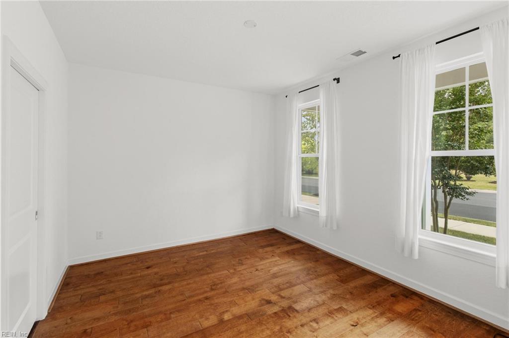 125 Mainsail Loop Yorktown VA 23693