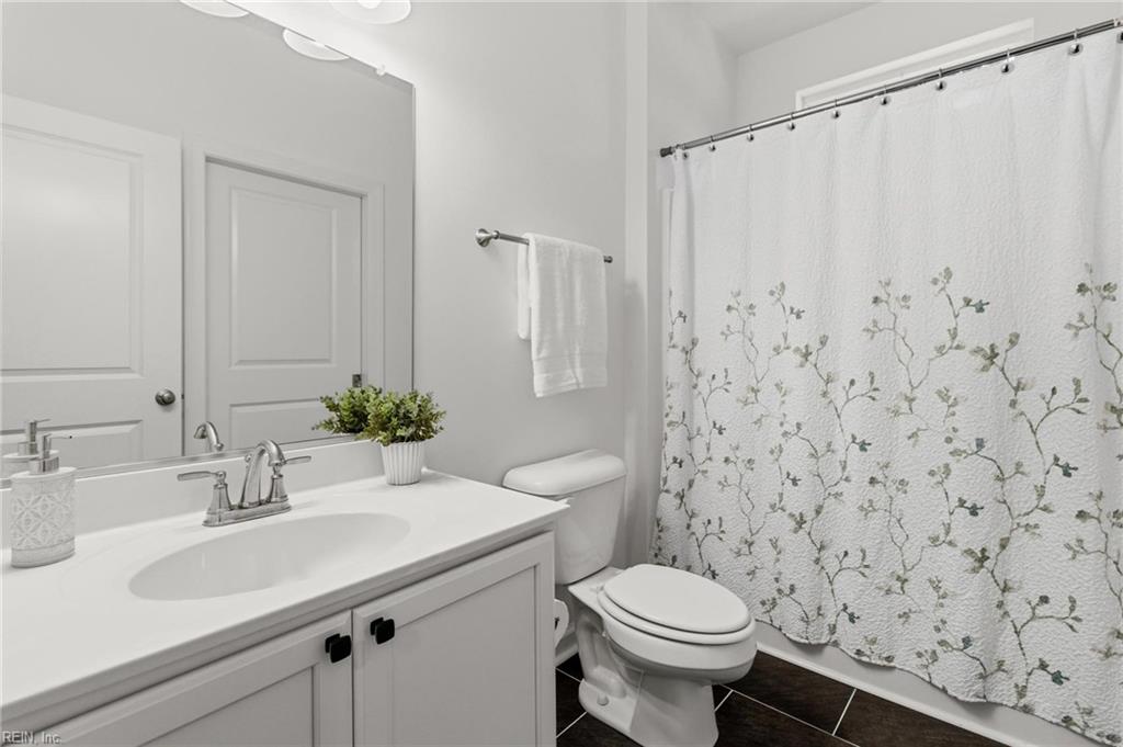 125 Mainsail Loop Yorktown VA 23693
