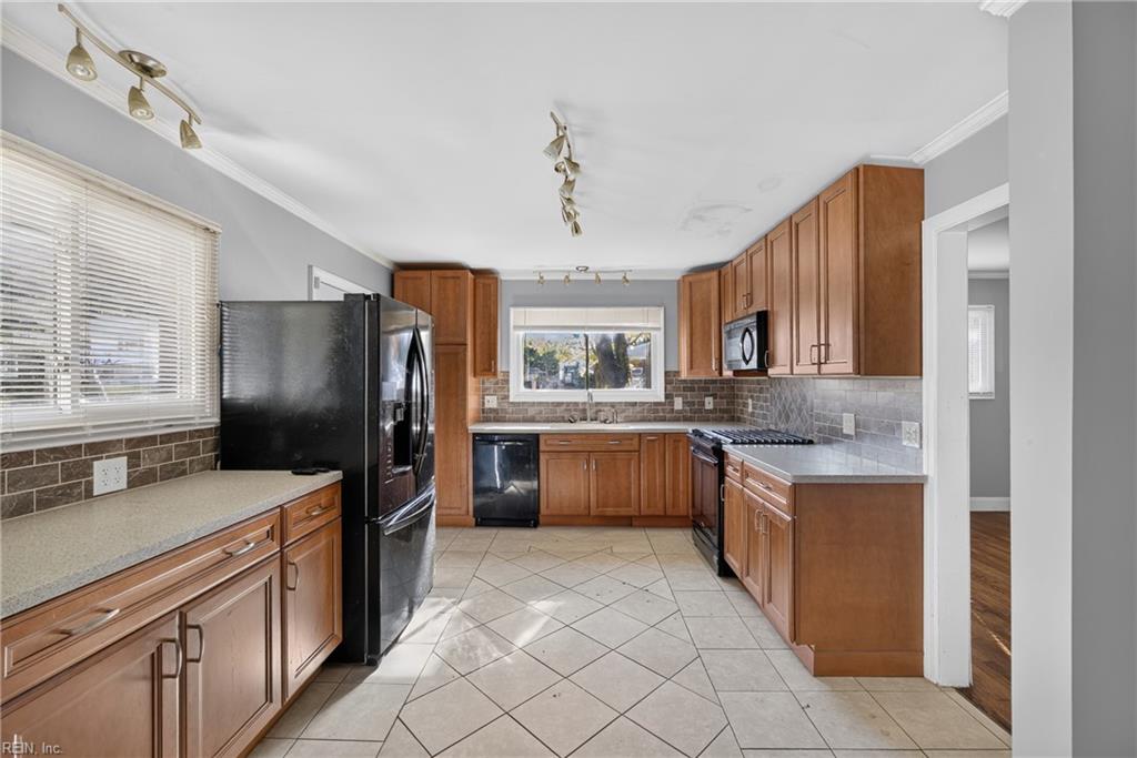 17 Warren Drive Newport News VA 23608