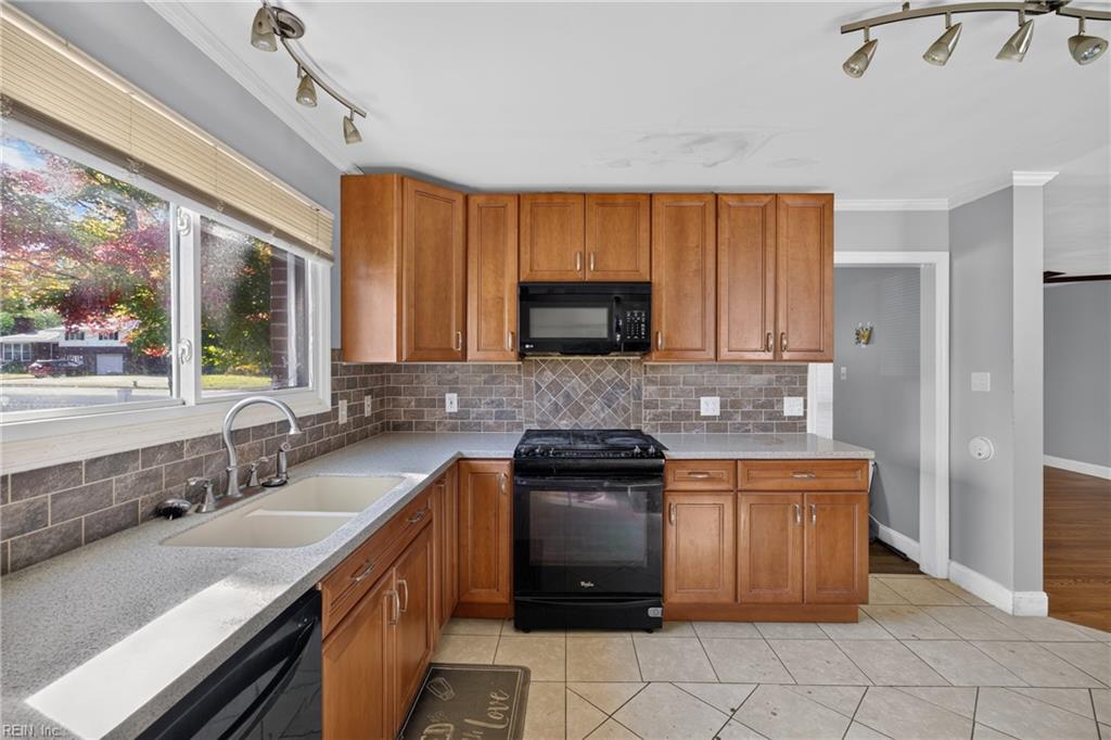 17 Warren Drive Newport News VA 23608
