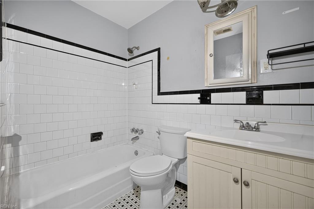 17 Warren Drive Newport News VA 23608