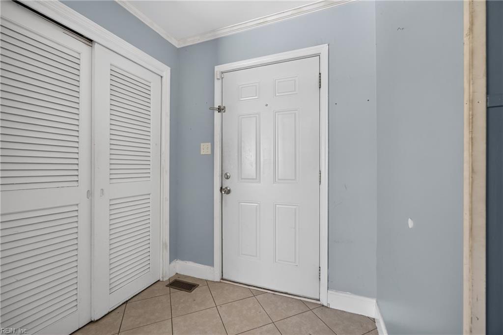 17 Warren Drive Newport News VA 23608