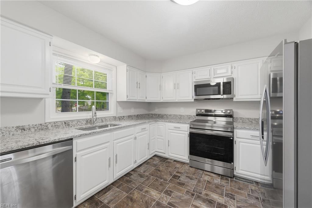 821 Lancaster Lane Newport News VA 23602
