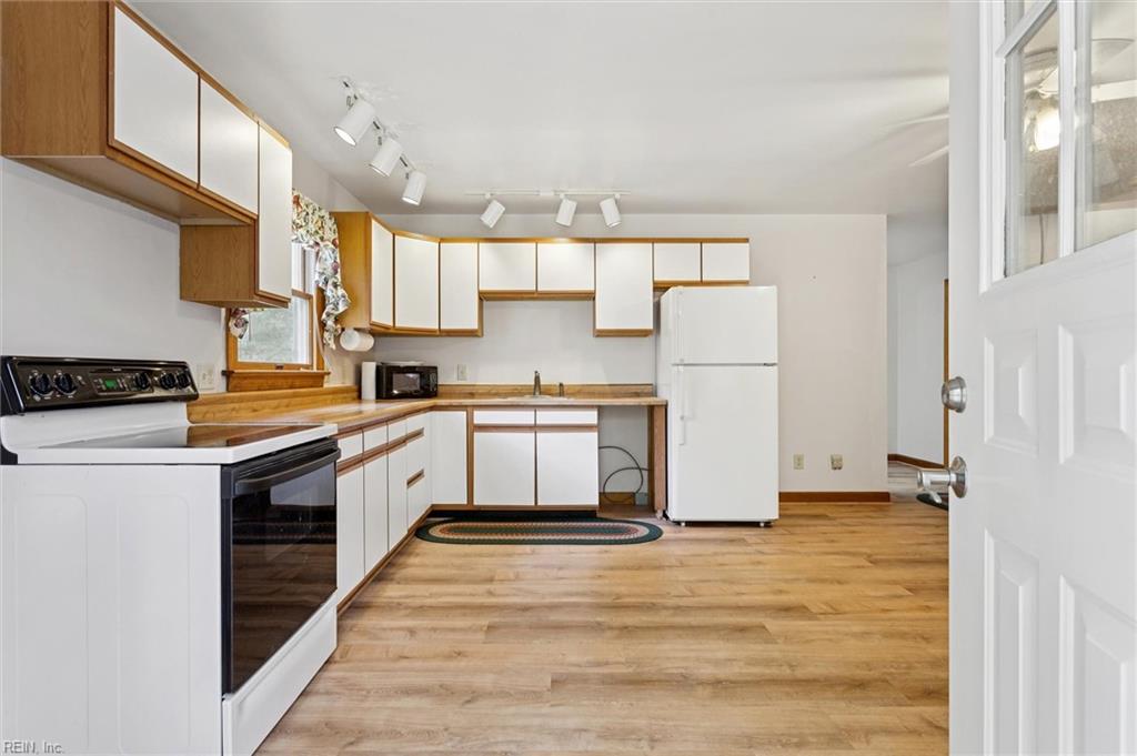 8038 Boxwood Lane Gloucester VA 23061