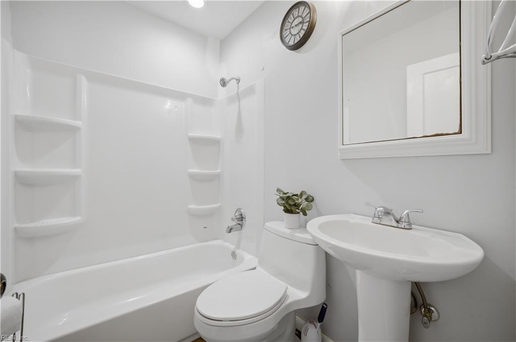 17 Green Oaks Road Newport News VA 23601