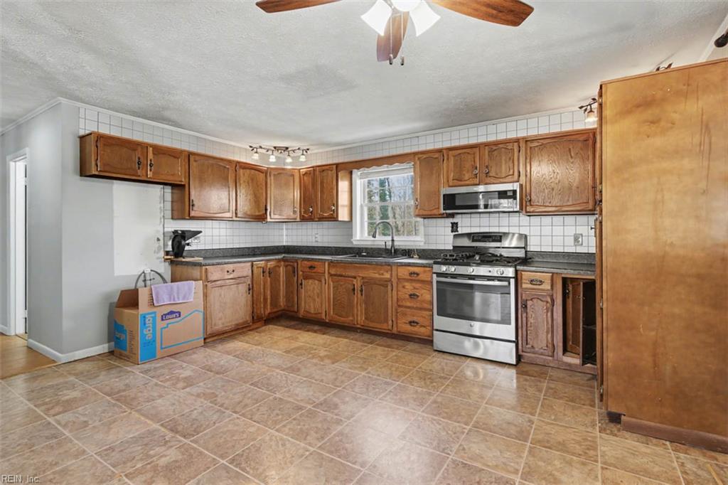 9937 Bacons Lane Gloucester VA 23061