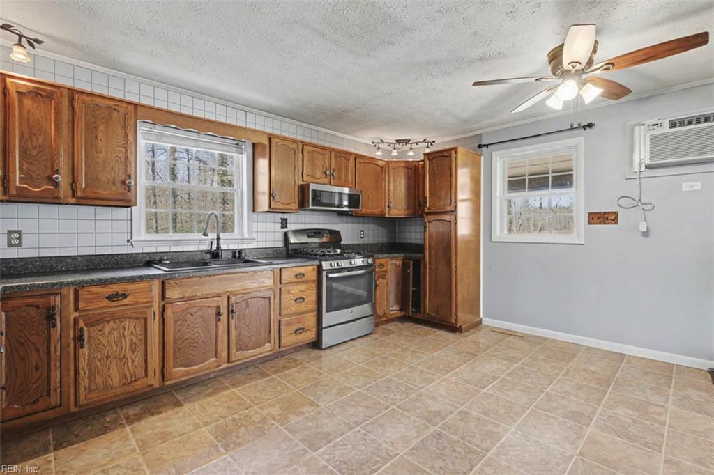 9937 Bacons Lane Gloucester VA 23061