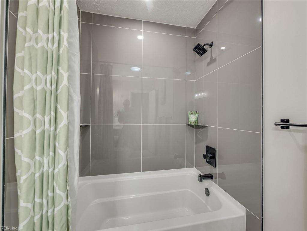 101 Middlewood Lane Yorktown VA 23692