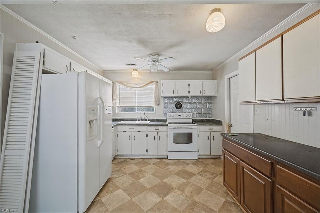 724 Roslyn Road Newport News VA 23601