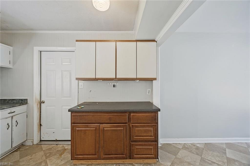 724 Roslyn Road Newport News VA 23601
