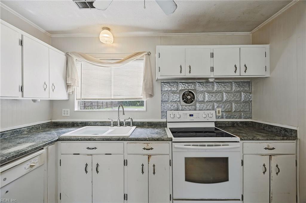 724 Roslyn Road Newport News VA 23601