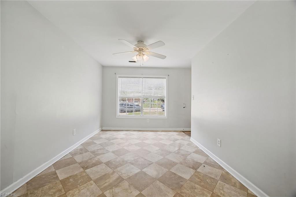 724 Roslyn Road Newport News VA 23601
